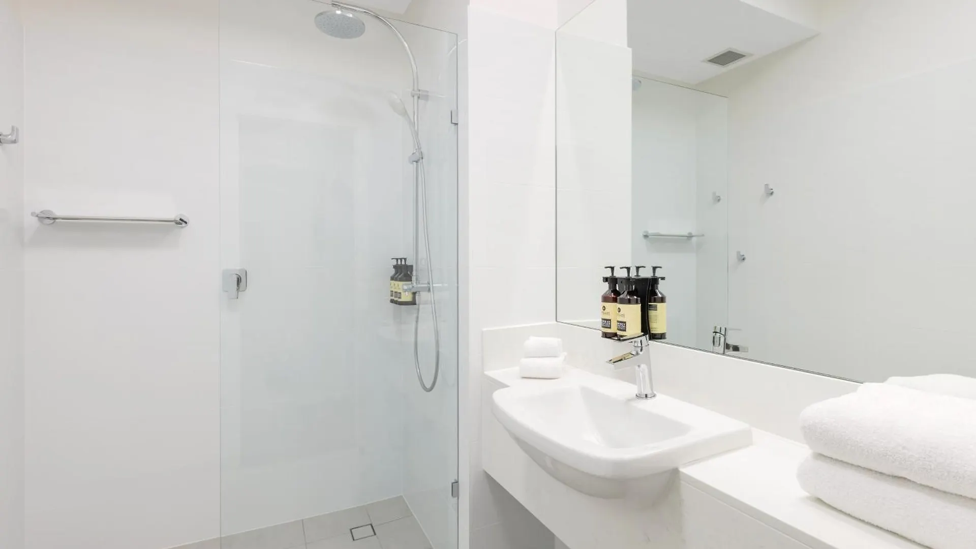 **** Hotel The Chancellor On Currie Adelaide Australia