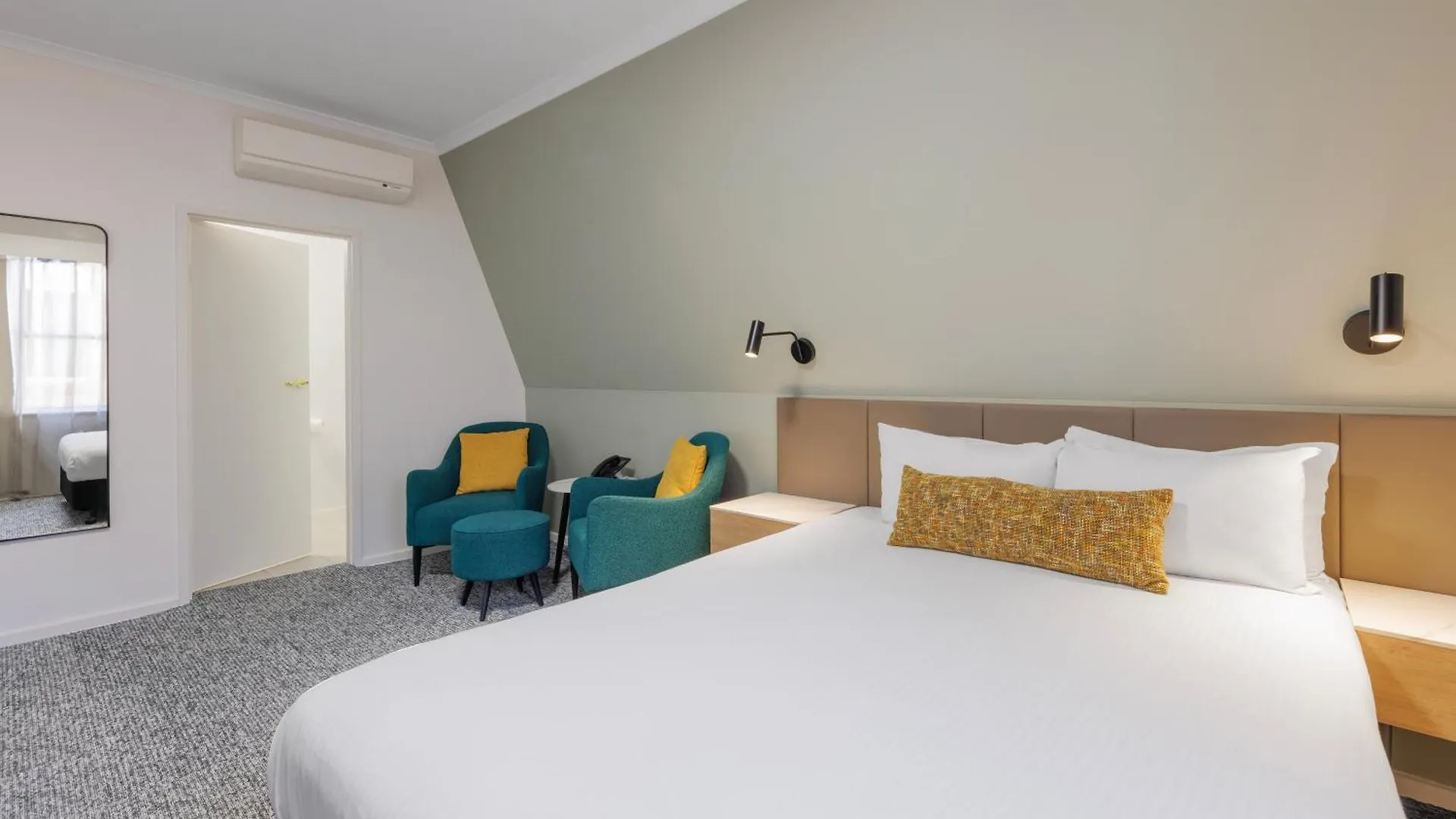The Chancellor On Currie Adelaide Hotel