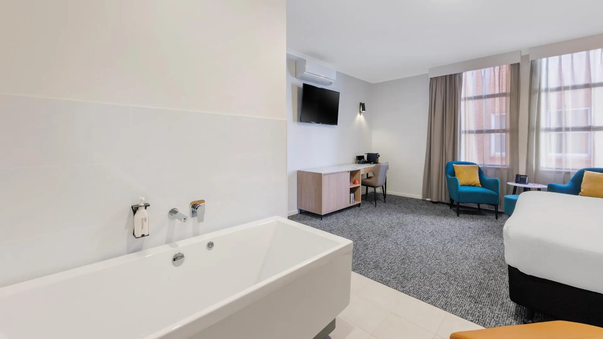 Hotel The Chancellor On Currie Adelaide