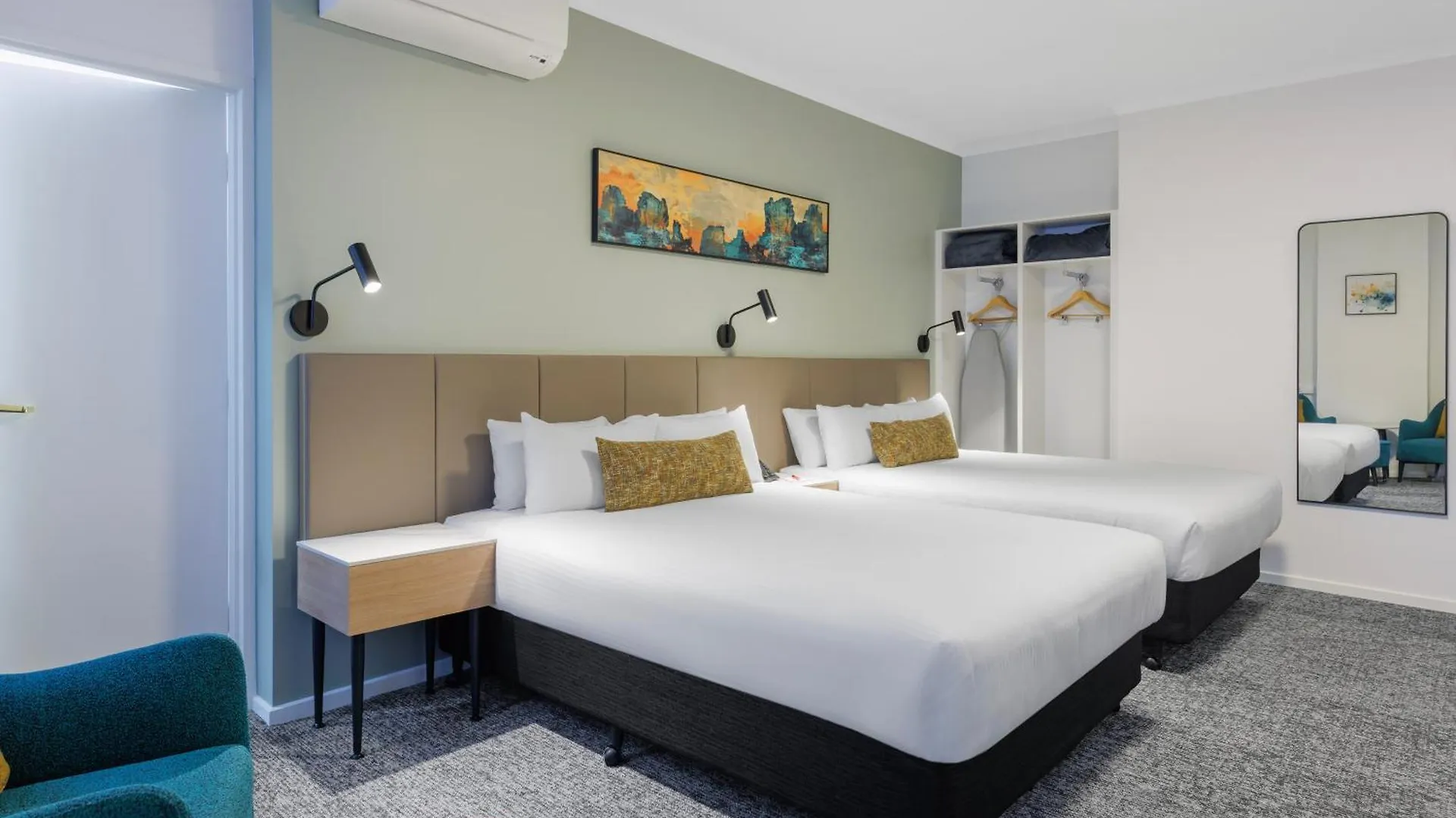 The Chancellor On Currie Adelaide Hotel