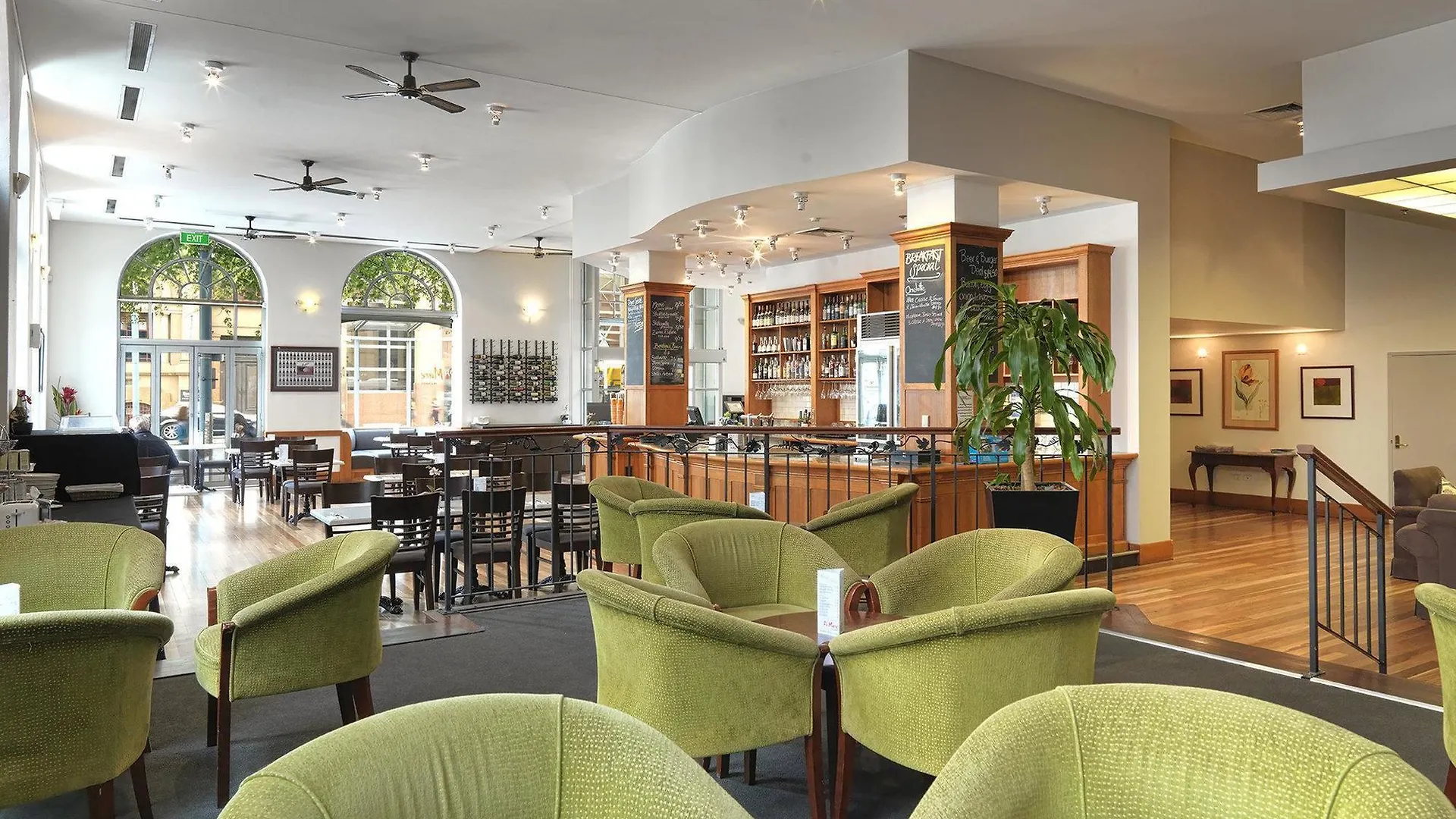Hotel The Chancellor On Currie Adelaide